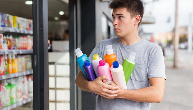 В Ивановском округе 19-летний парень украл из магазина 6 флаконов шампуня